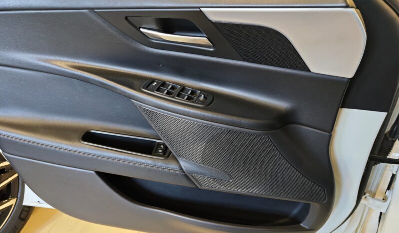 JAGUAR XE pieno
