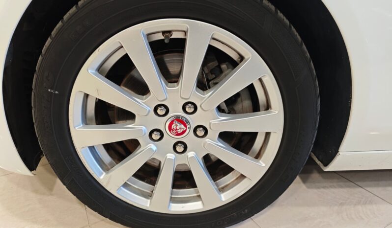 JAGUAR XE pieno