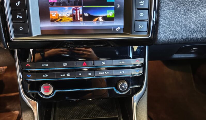 JAGUAR XE pieno